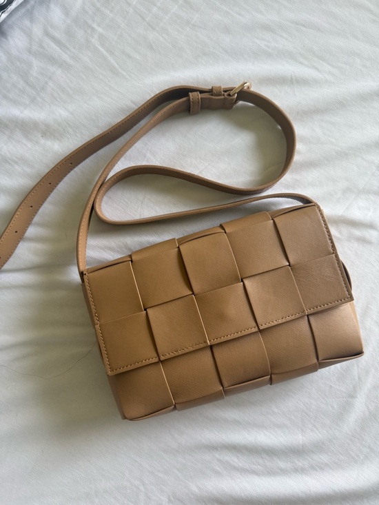 Quince Tan Woven Flap Crossbody Bag - Picture 5 of 7